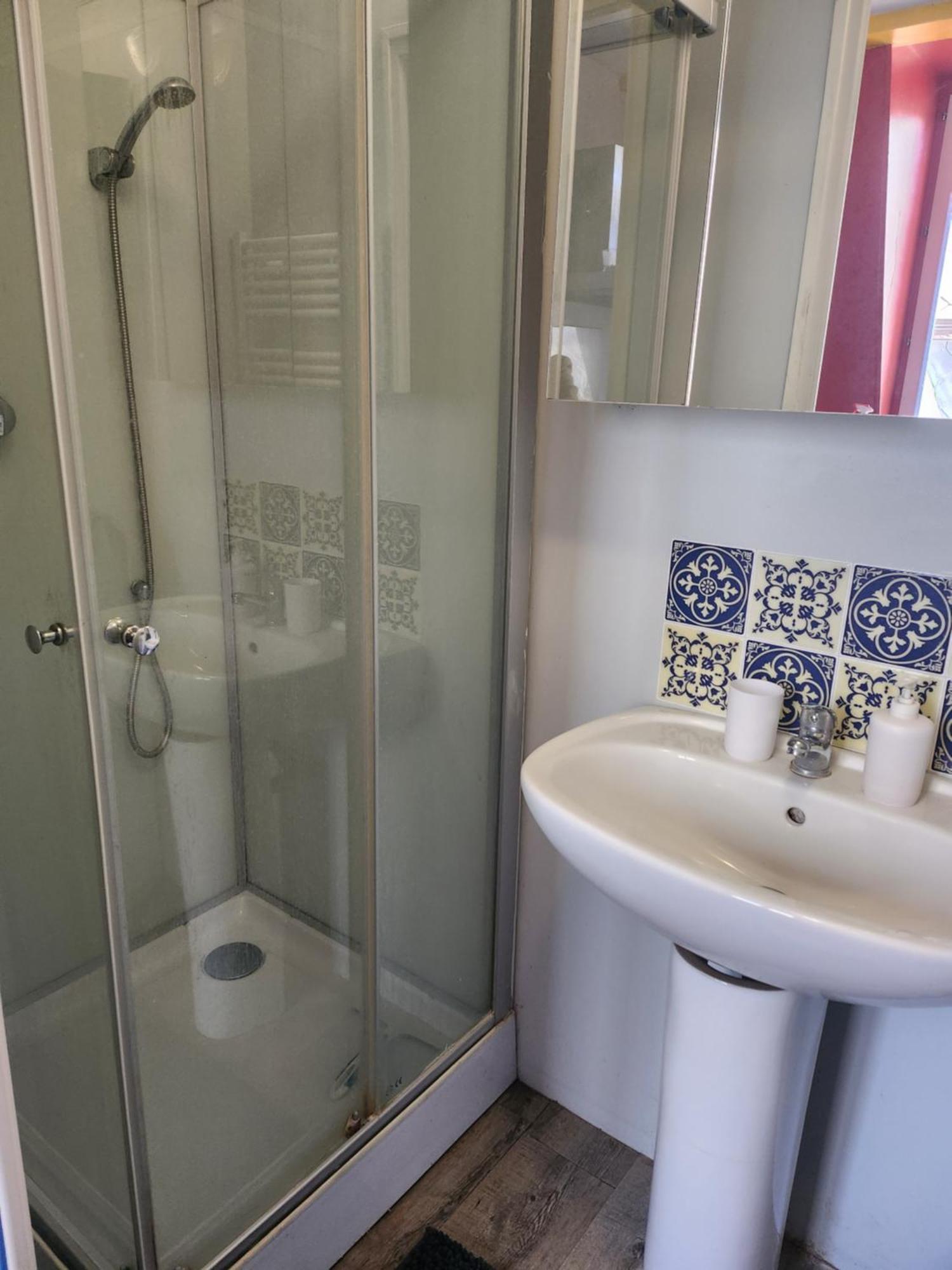 Appartement Atypique - 2 Chambres - Rue Calme Dans Centre Ville 色当 外观 照片