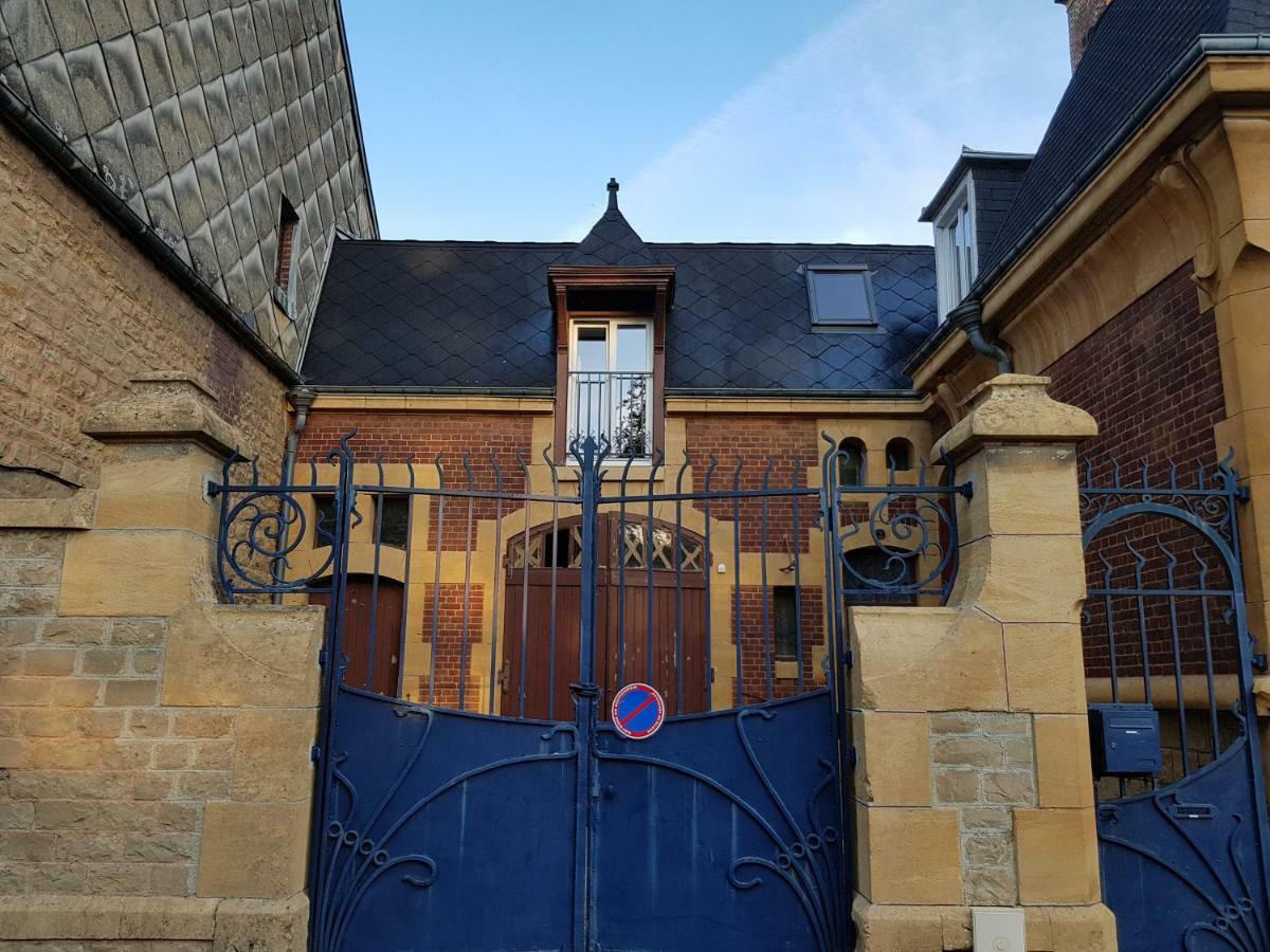 Appartement Atypique - 2 Chambres - Rue Calme Dans Centre Ville 色当 外观 照片